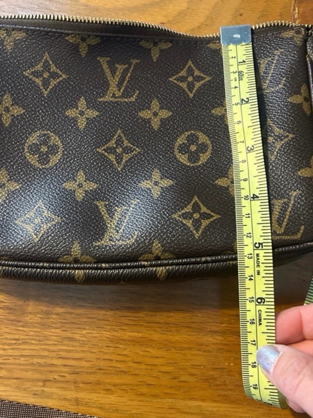 Authentic LV Monogram
Pochette - Picture 12 of 13